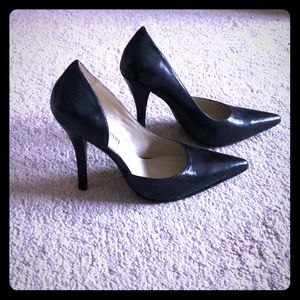 Colin Stuart Black Pumps